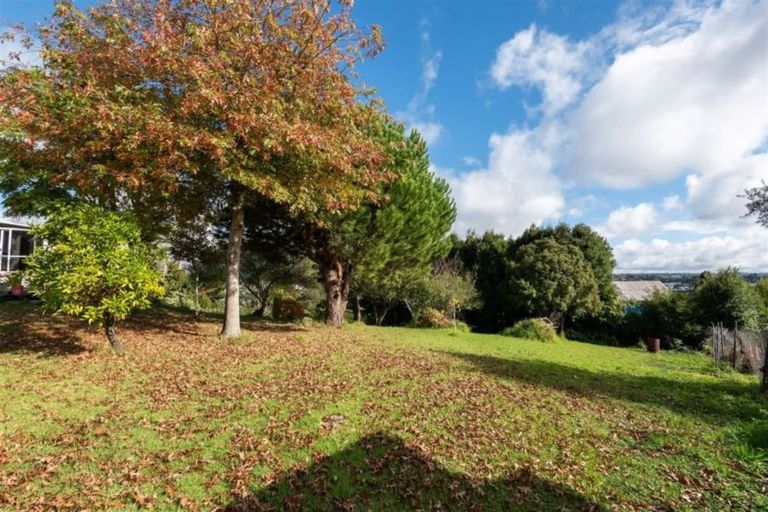 Photo of property in 35 Sunnyside Road, Sunnyvale, Auckland, 0612