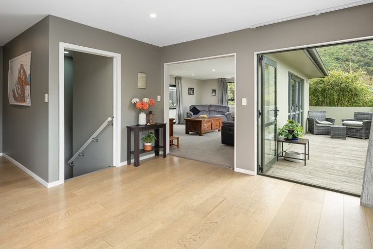 Photo of property in 6 Whitby Close, Waikawa, Picton, 7220