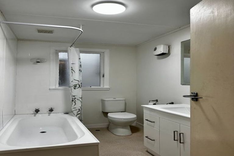 Photo of property in 4a Henry Street, Kilbirnie, Wellington, 6022