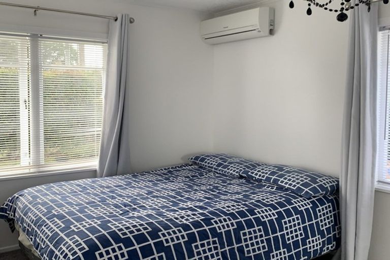 Photo of property in 1/25 Barrys Road, Glendene, Auckland, 0602