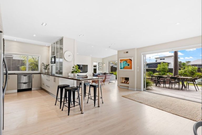 Photo of property in 11 Patiki Place, Omaha, 0986