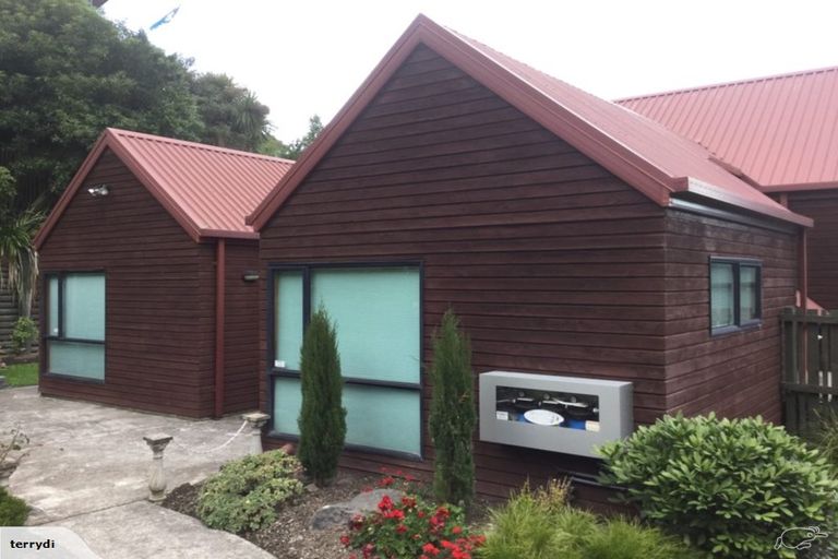 Photo of property in 48 Hawkhurst Road, Lyttelton, 8082