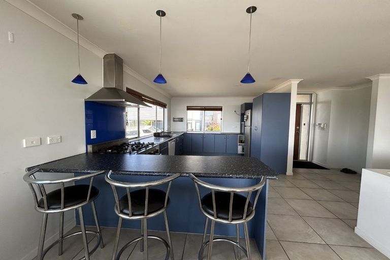 Photo of property in 7 Shearwater Rise, Rothesay Bay, Auckland, 0630
