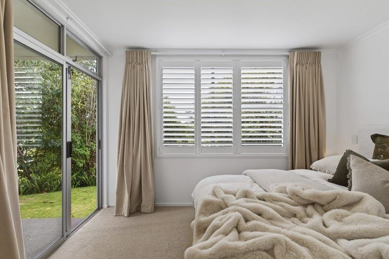 Photo of property in 25 Nevada Drive, Merrilands, New Plymouth, 4312