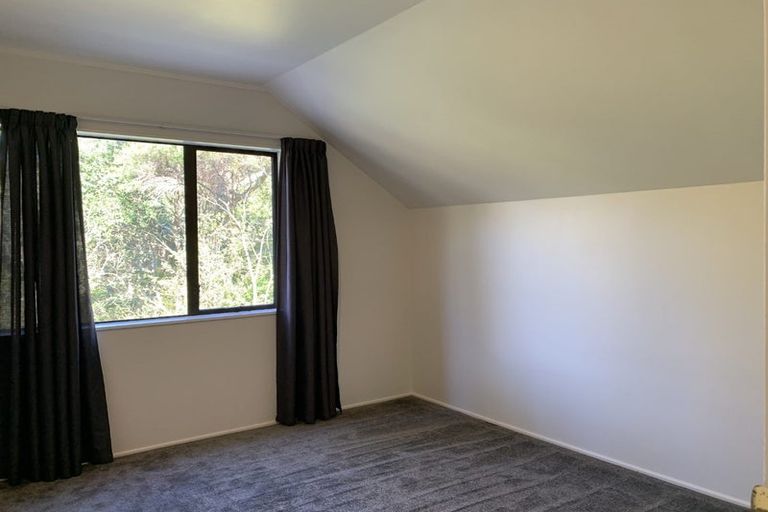 Photo of property in 2/20 Lagoon Way, West Harbour, Auckland, 0618