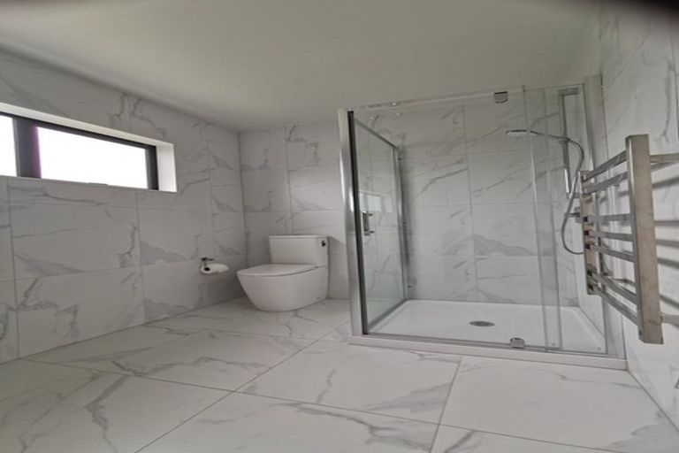 Photo of property in 98 Cardiff Road, Pakuranga, Auckland, 2010