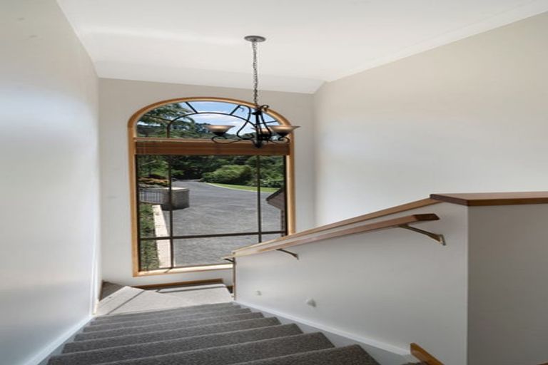 Photo of property in 3 Napuka Road, Henderson Valley, Auckland, 0612