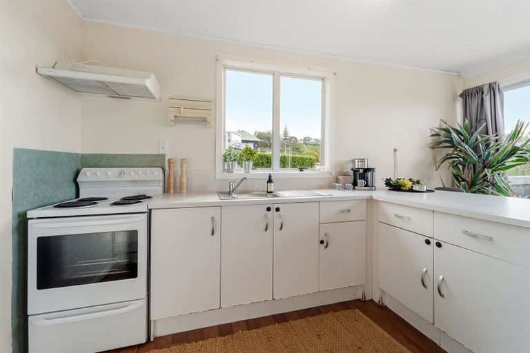 Photo of property in 53 Elliston Crescent, Stanmore Bay, Whangaparaoa, 0932