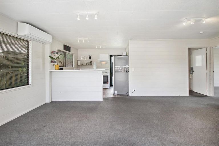 Photo of property in 17a Leaming Place, Clarks Beach, 2122