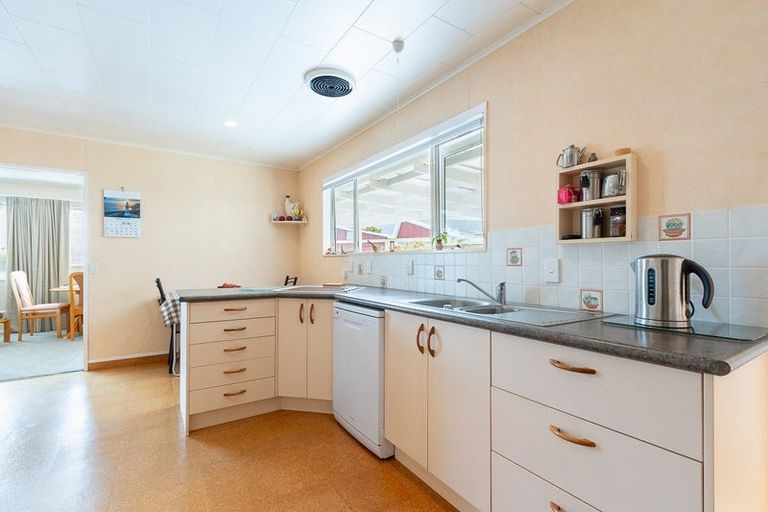 Photo of property in 15 Belvedere Avenue, Waikanae, 5036