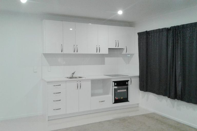 Photo of property in 2/14 Heron Place, Pakuranga Heights, Auckland, 2010