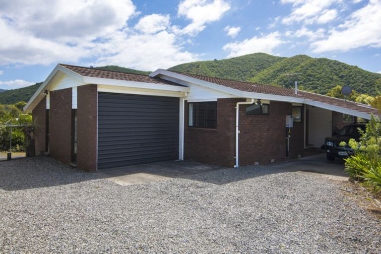 Photo of property in 243a Waikawa Road, Waikawa, Picton, 7220