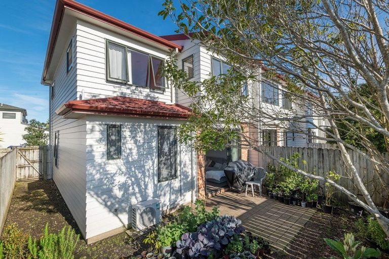 Photo of property in 24/22 Northcross Drive, Oteha, Auckland, 0632