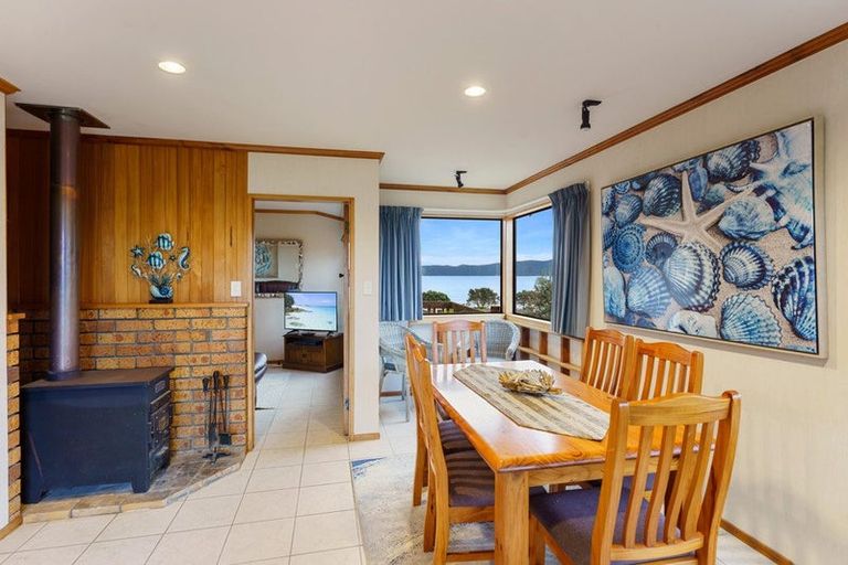 Photo of property in 128 Seaview Road, Paraparaumu Beach, Paraparaumu, 5032
