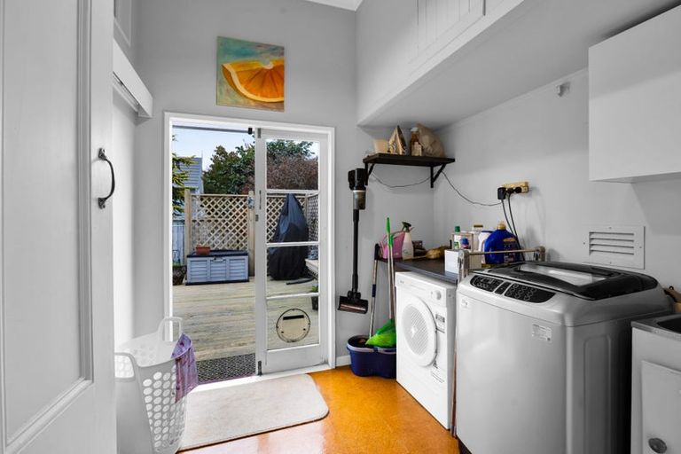 Photo of property in 237 South Road, Hawera, 4610