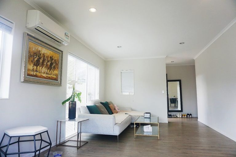 Photo of property in 27a Normanton Street, Glenfield, Auckland, 0629