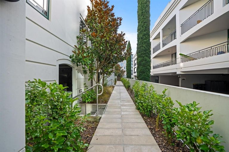 Photo of property in Regent Courts, 2/75 Gloucester Street, Christchurch Central, Christchurch, 8013