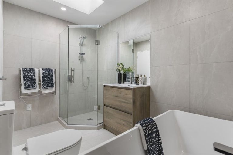 Photo of property in 6c Eversleigh Road, Belmont, Auckland, 0622