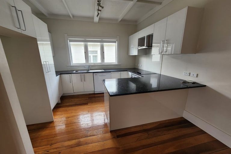 Photo of property in 8 Formby Avenue, Point Chevalier, Auckland, 1022