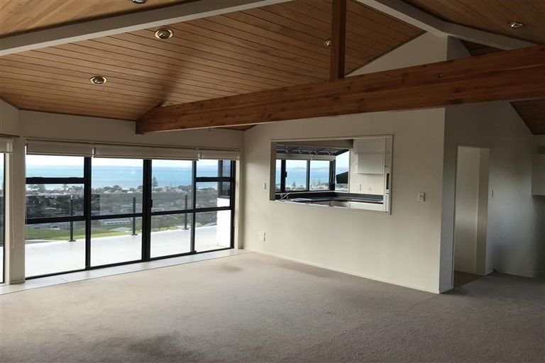 Photo of property in 18 Savoy Road, Orewa, 0931