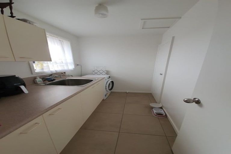 Photo of property in 28 Eglinton Street, Avondale, Christchurch, 8061