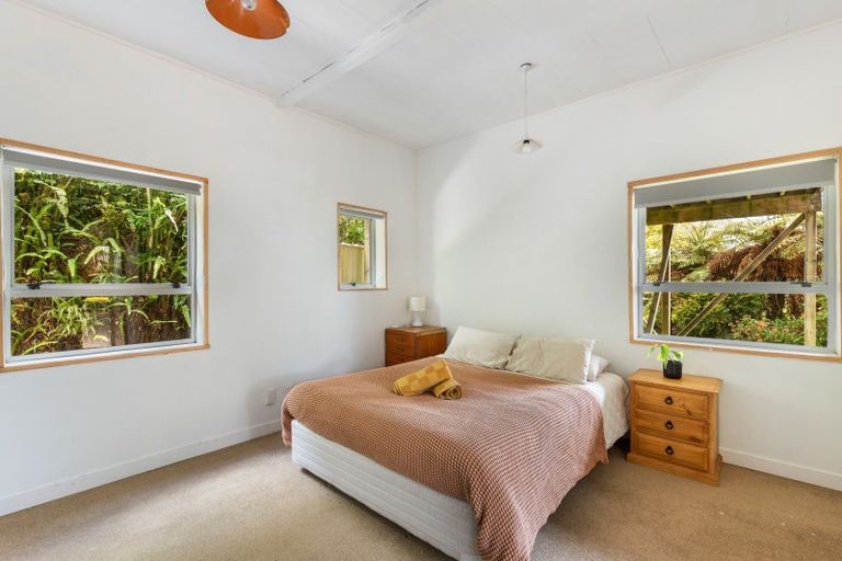 Photo of property in 13 Lindaver Grove, Merrilands, New Plymouth, 4312