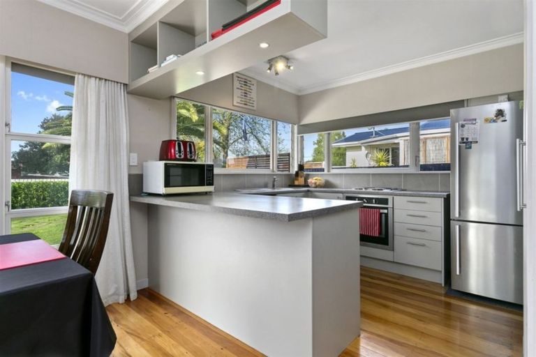 Photo of property in 322 Shakespeare Street, Leamington, Cambridge, 3432