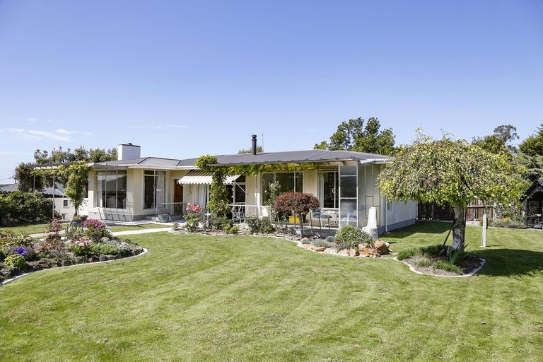 Photo of property in 1 Weston Road, Holmes Hill, Oamaru, 9401