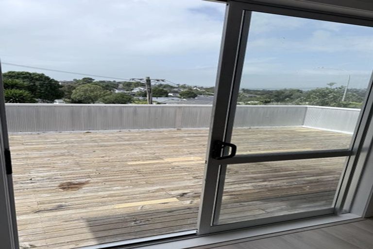 Photo of property in 5 Red Beach Road, Red Beach, 0932
