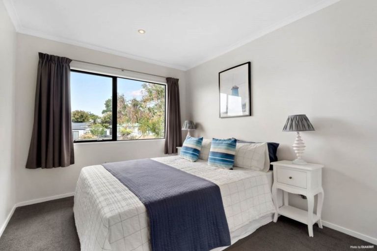 Photo of property in 1 Clarion Place, Glendene, Auckland, 0602