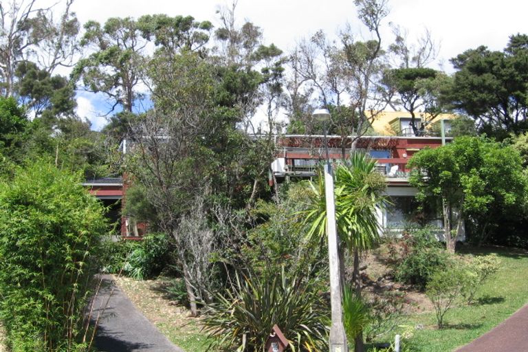 Photo of property in 10 Amelia Place, Beach Haven, Auckland, 0626
