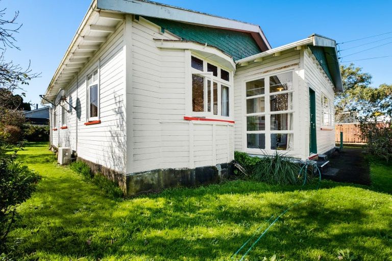 Photo of property in 24 Seymour Street, Waitara, 4320