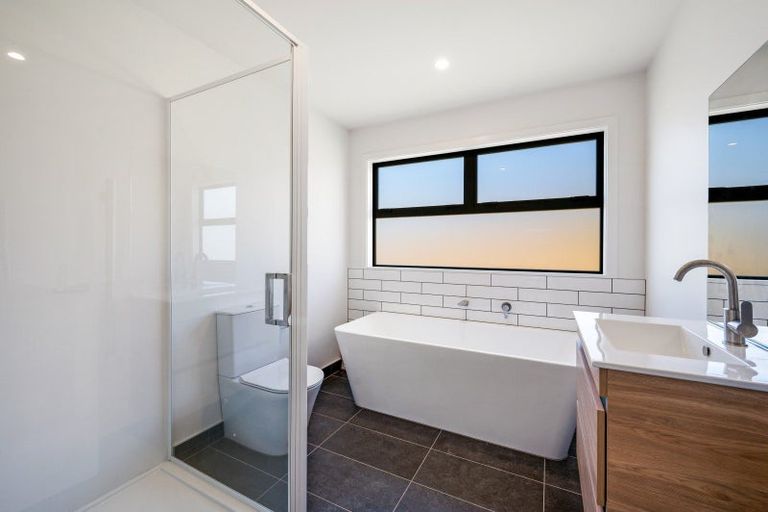 Photo of property in 14 Pounamu Avenue, Albert Town, Wanaka, 9305