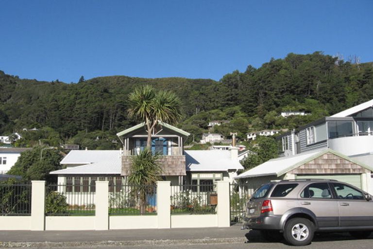 Photo of property in 19 Marine Parade, Eastbourne, Lower Hutt, 5013