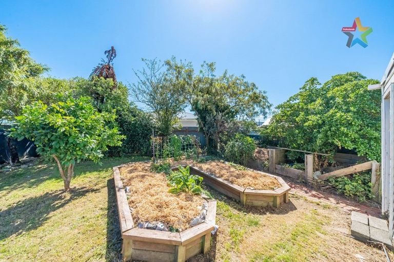 Photo of property in 4 Deans Grove, Taita, Lower Hutt, 5011