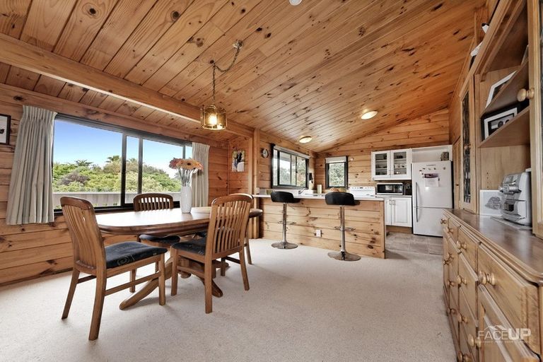 Photo of property in 172 Wiseley Road, West Harbour, Auckland, 0618