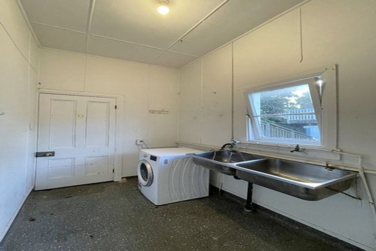 Photo of property in 38 Sugarloaf Road, Brooklyn, Wellington, 6021