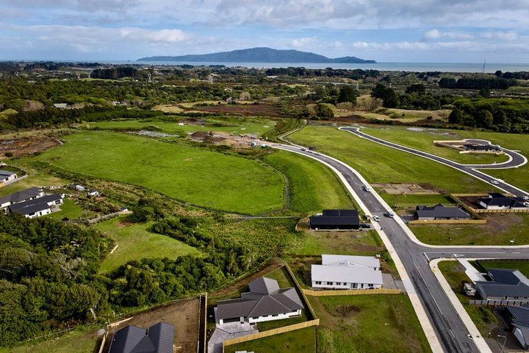 Photo of property in 6 Pihoihoi Close, Waikanae, 5036