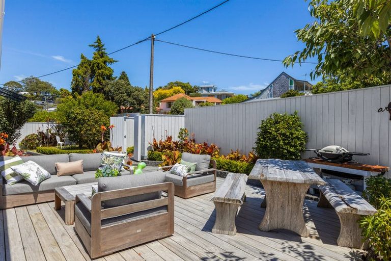 Photo of property in 1/46 Matipo Road, Mairangi Bay, Auckland, 0630