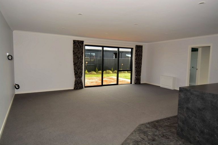 Photo of property in 85 Kilmarnock Street, Wallacetown, 9816