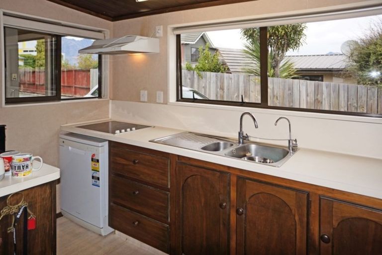 Photo of property in 77 Cedar Drive, Kelvin Heights, Queenstown, 9300