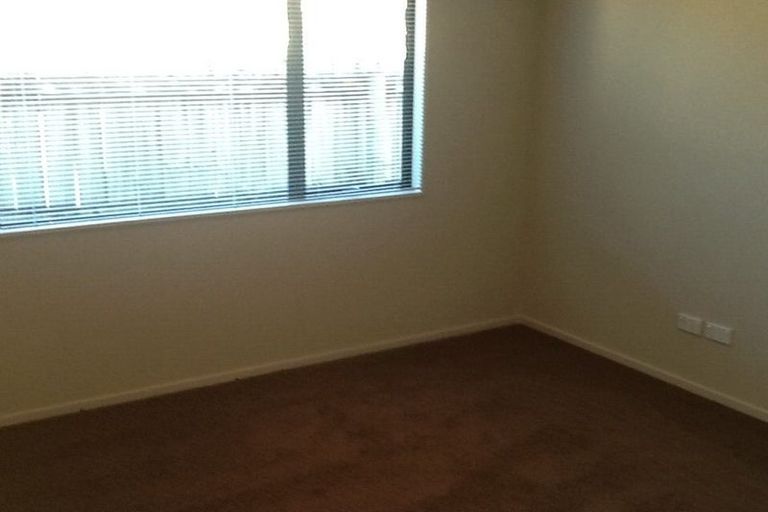 Photo of property in 17 Newinn Crescent, East Tamaki Heights, Auckland, 2016