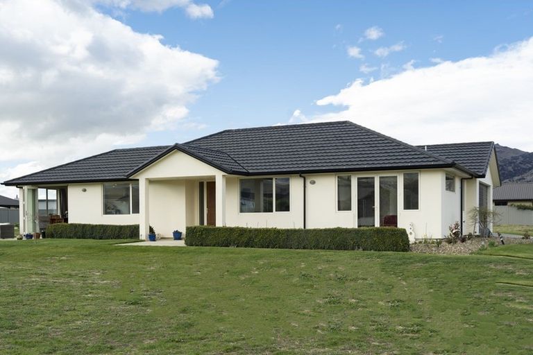 Photo of property in 3 De Bettencor Place, Mount Pisa, Cromwell, 9383