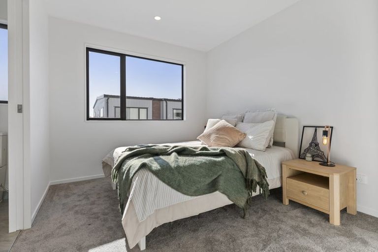 Photo of property in 13 Paetai Lane, Te Atatu Peninsula, 0610