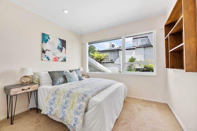 Photo of property in 58 Knightsbridge Drive, Forrest Hill, Auckland, 0620