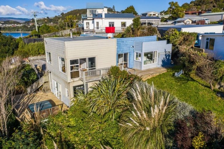 Property details for 15 Paekakariki Hill Road, Pauatahanui, Porirua, 5381