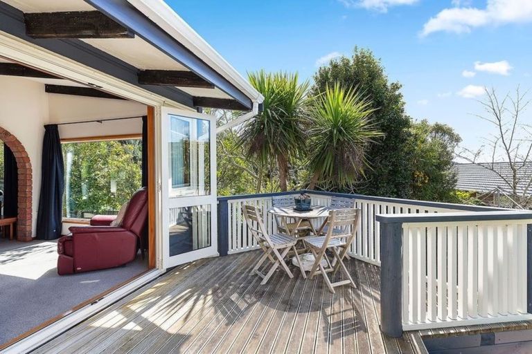 Photo of property in 5 Newnham Court, Tawa, Wellington, 5028