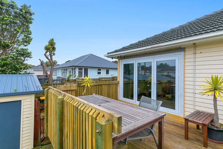 Photo of property in 19 Dimock Street, Titahi Bay, Porirua, 5022