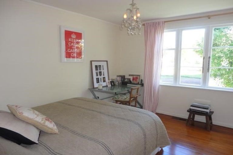 Photo of property in 40 Belle Vue Avenue, Northcote Point, Auckland, 0627