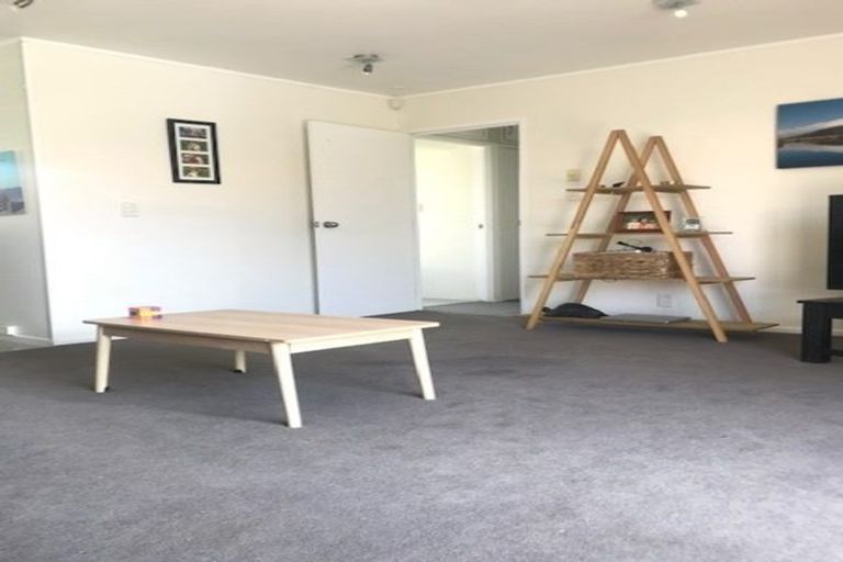 Photo of property in 2/22 Cosgrave Road, Papakura, 2110